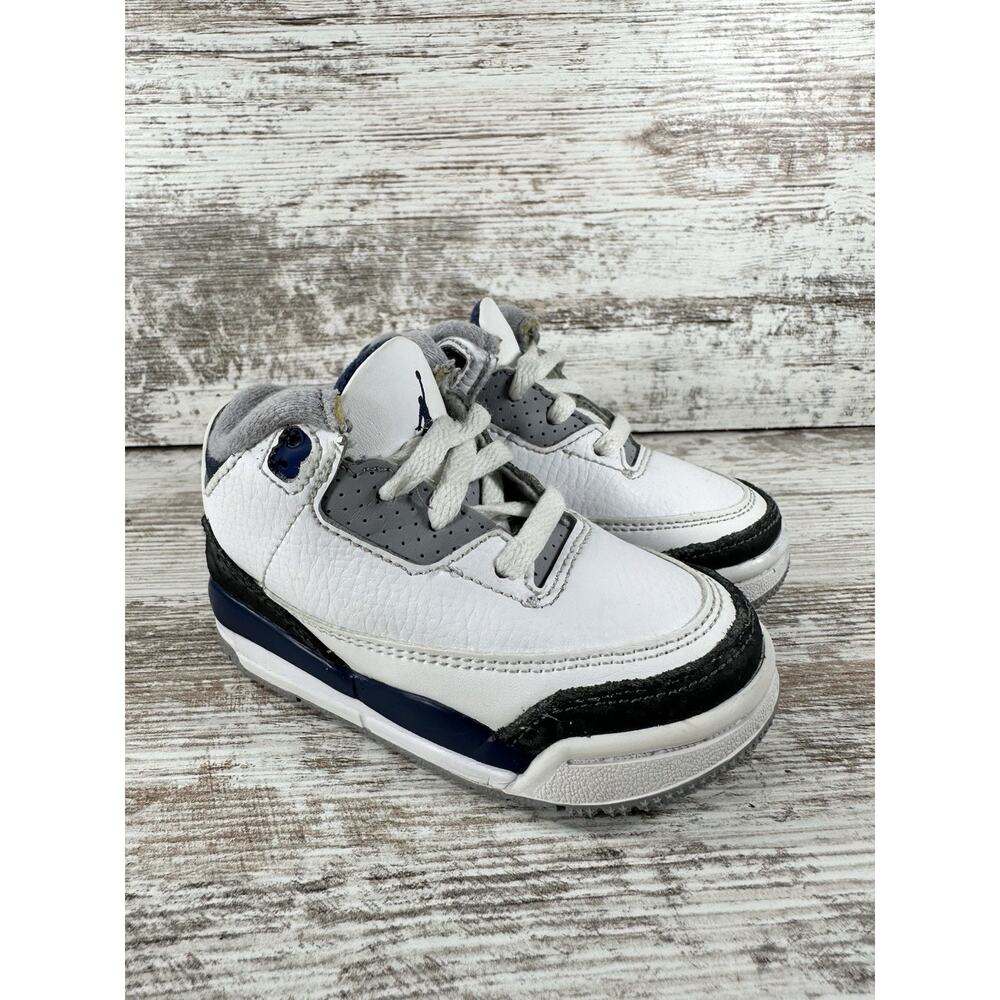 Youth Nike Air Jordan 3 Retro White/Midnight Navy Sneakers Sz 5C Athletic